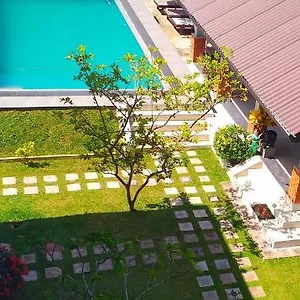 Wood Bed & Breakfast Negombo